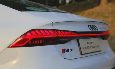 智能電動行李箱與RS7的跨界之旅 當性能巔峰邂逅出行革新